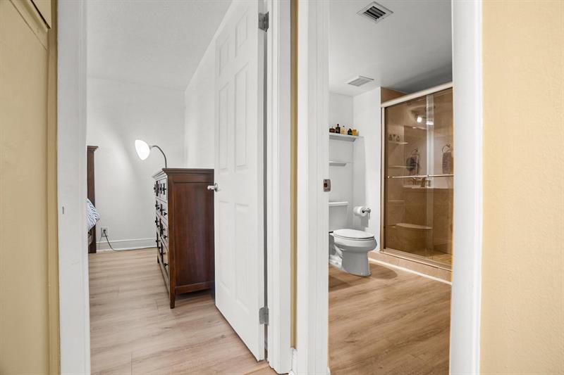 Image 16 of 28 For 410 Lakeview Dr  104