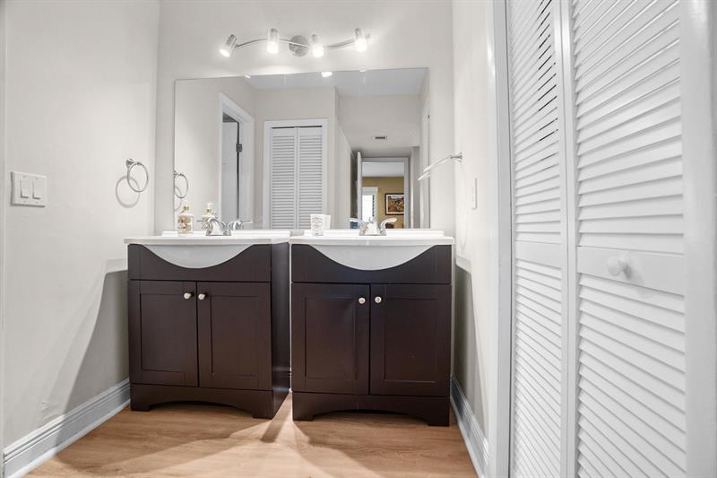 Image 23 of 28 For 410 Lakeview Dr  104