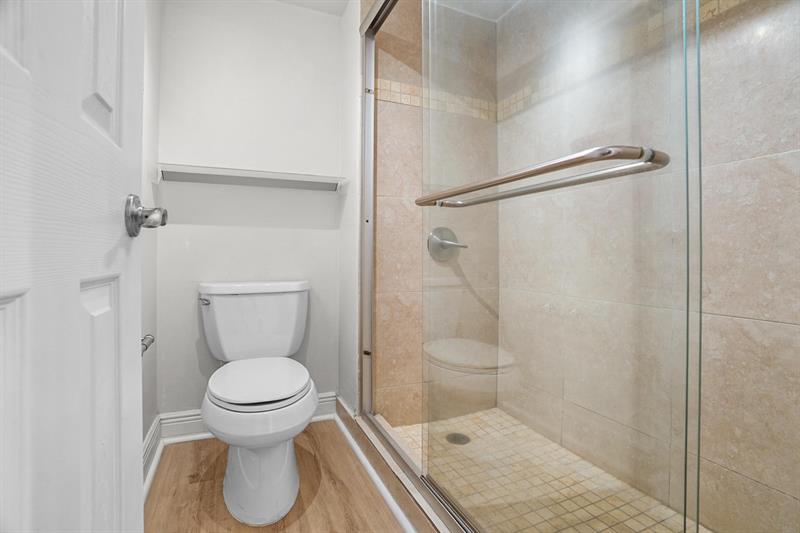 Image 24 of 28 For 410 Lakeview Dr  104