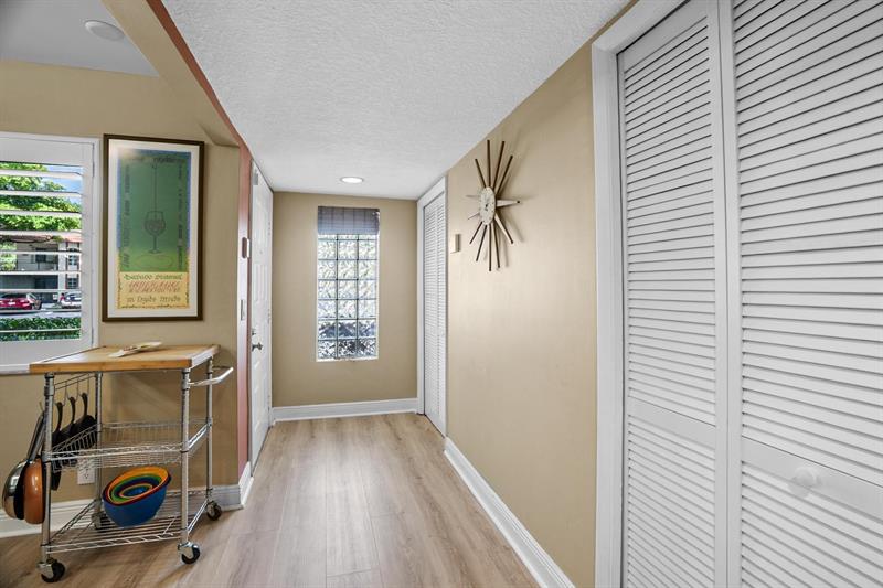 Image 5 of 28 For 410 Lakeview Dr  104