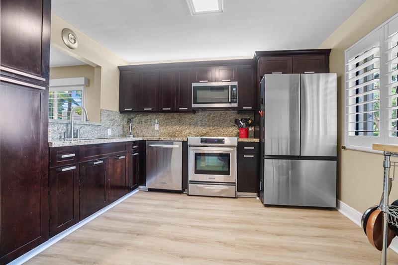 Image 8 of 28 For 410 Lakeview Dr  104