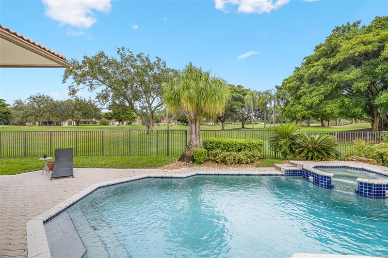 Image 36 of 47 For 2534 Golf View Dr