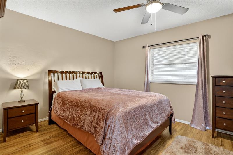 Image 21 of 34 For 9806 71st St