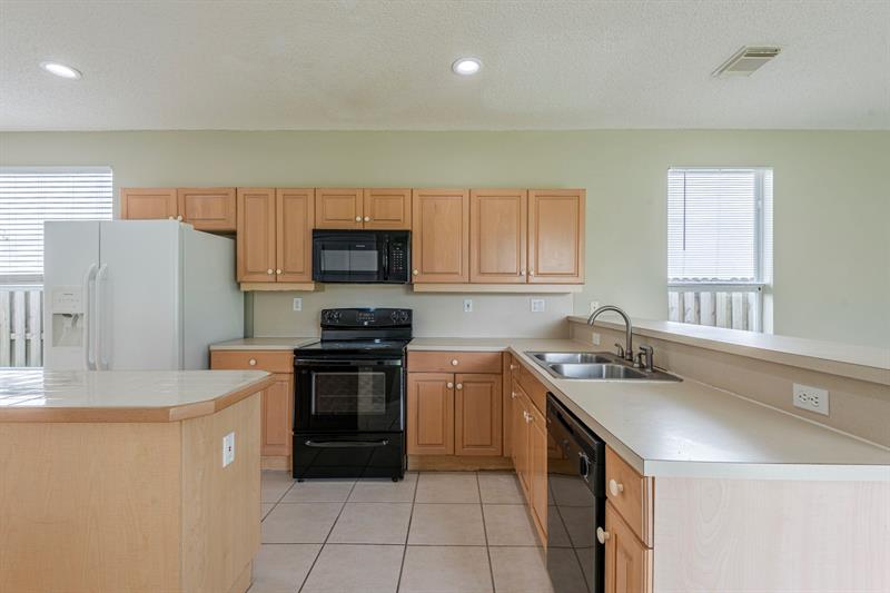 Image 13 of 44 For 14951 157th Ct