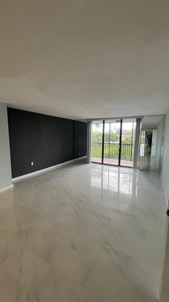 Image 10 of 44 For 900 195th St  314