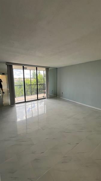 Image 12 of 44 For 900 195th St  314