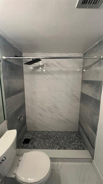 Image 17 of 44 For 900 195th St  314