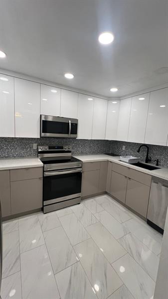 Image 2 of 44 For 900 195th St  314