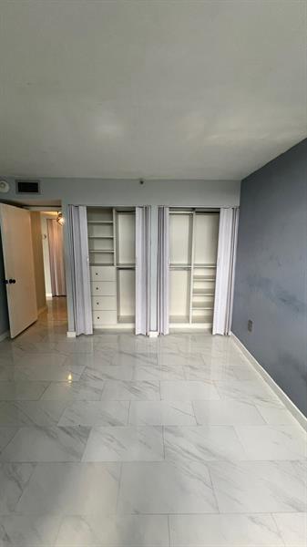 Image 20 of 44 For 900 195th St  314