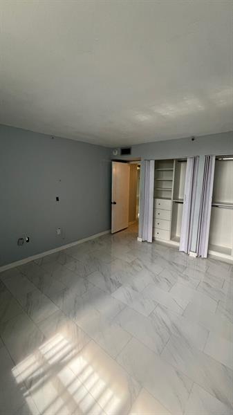 Image 21 of 44 For 900 195th St  314