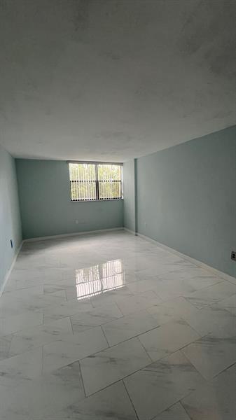 Image 23 of 44 For 900 195th St  314