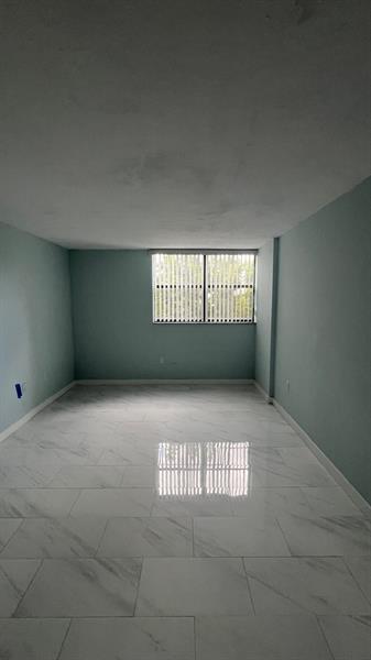 Image 24 of 44 For 900 195th St  314