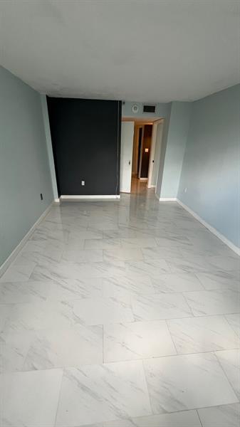 Image 25 of 44 For 900 195th St  314