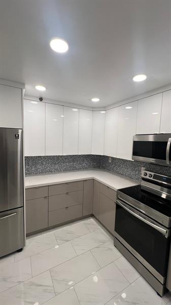 Image 3 of 44 For 900 195th St  314