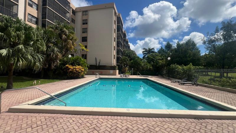 Image 36 of 44 For 900 195th St  314