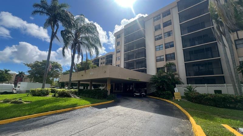 Image 40 of 44 For 900 195th St  314