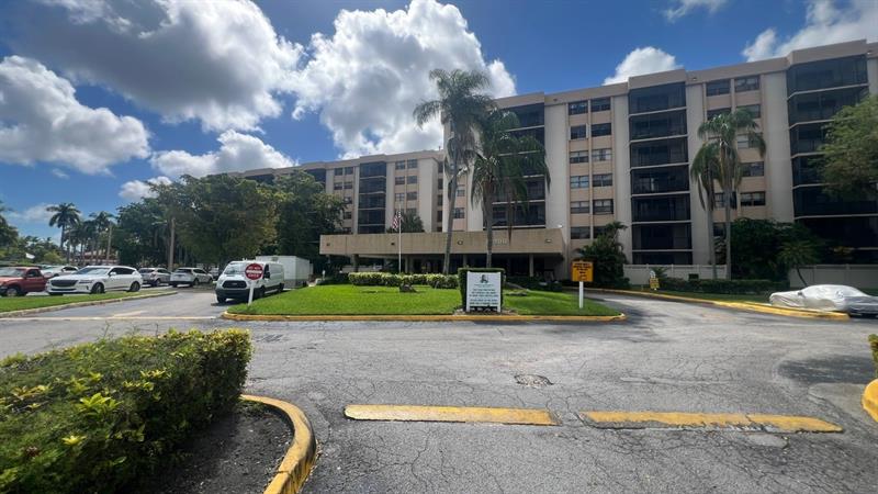 Image 41 of 44 For 900 195th St  314