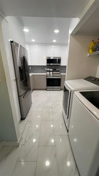 Image 6 of 44 For 900 195th St  314