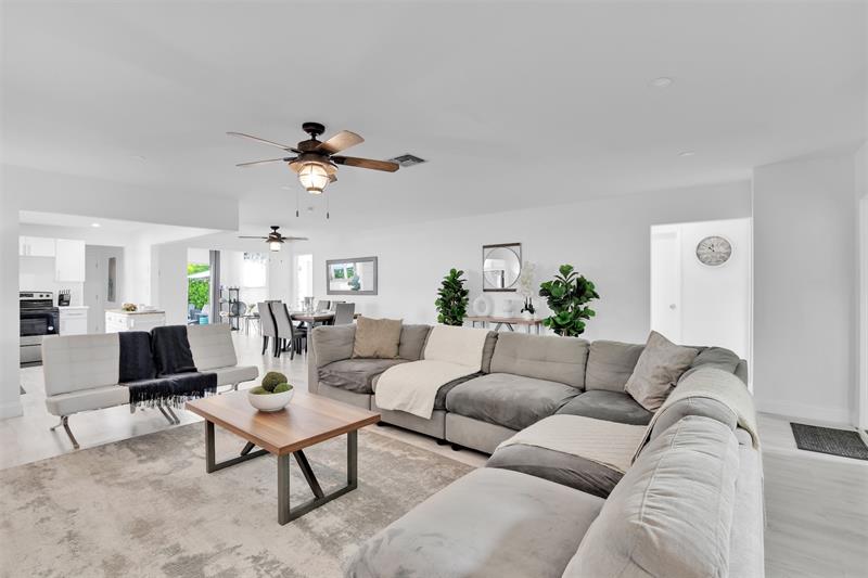 Image 12 of 27 For 214 6th St  