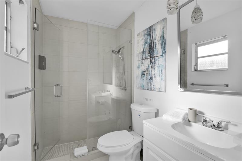 Image 24 of 27 For 214 6th St  