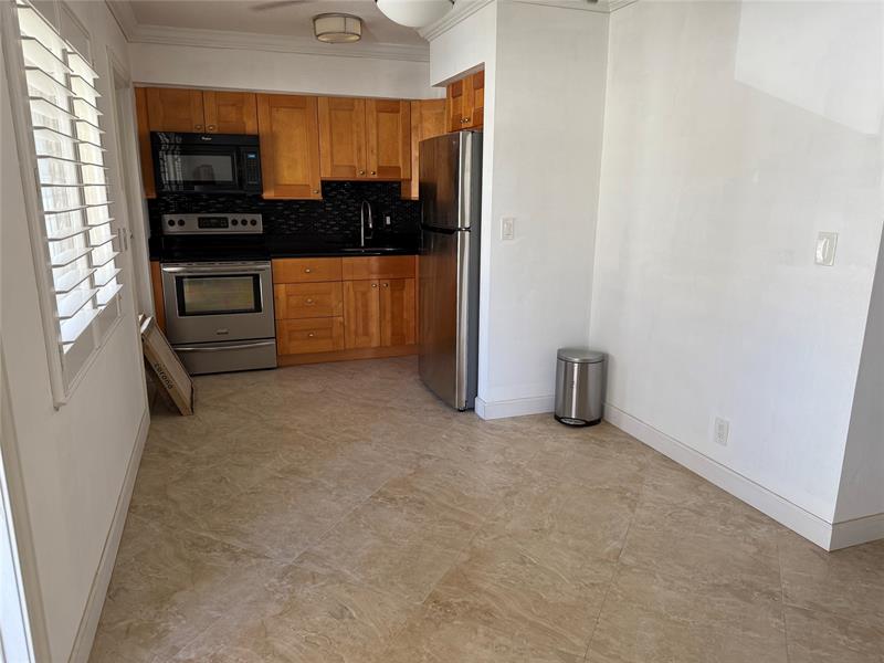 Image 3 of 22 For 2131 42nd Ct  202e