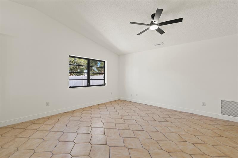 Image 11 of 38 For 825 Whippoorwill Trl