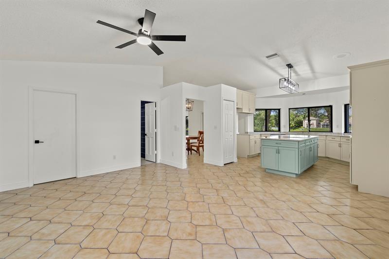 Image 12 of 38 For 825 Whippoorwill Trl