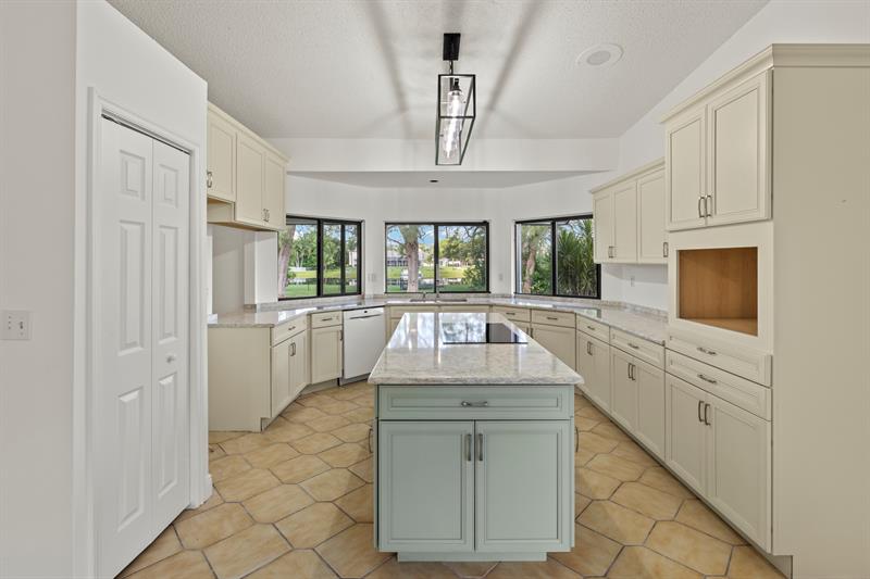 Image 14 of 38 For 825 Whippoorwill Trl