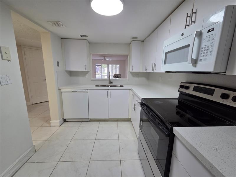 Image 17 of 30 For 7901 Colony Cir  101