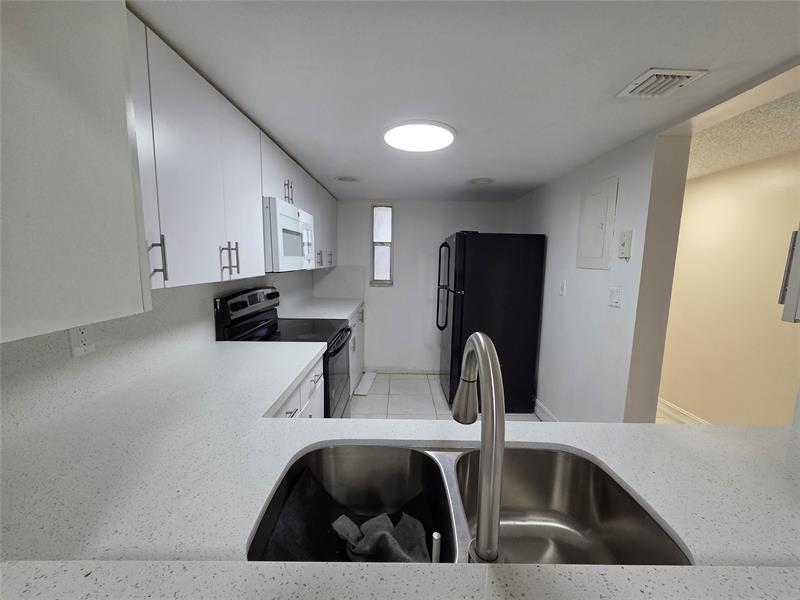 Image 18 of 30 For 7901 Colony Cir  101