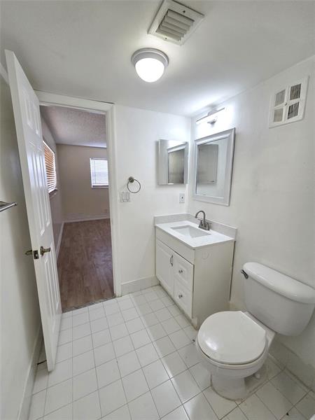 Image 21 of 30 For 7901 Colony Cir  101