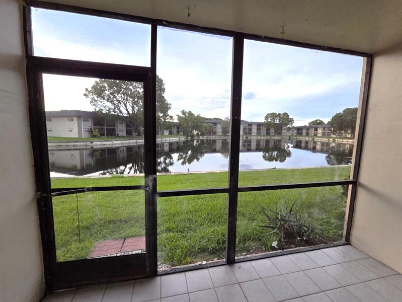 Image 4 of 30 For 7901 Colony Cir  101