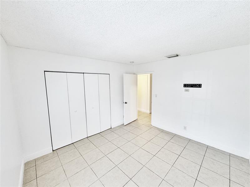 Image 18 of 37 For 1136 5th Ct  