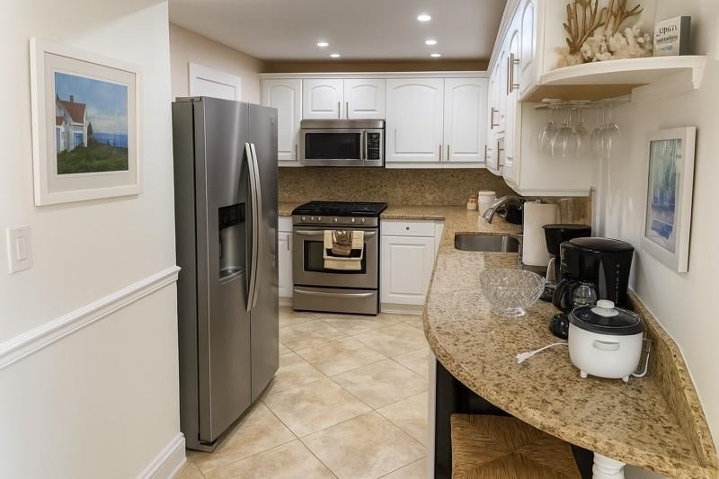 Image 5 of 18 For 801 Ocean Drive  206