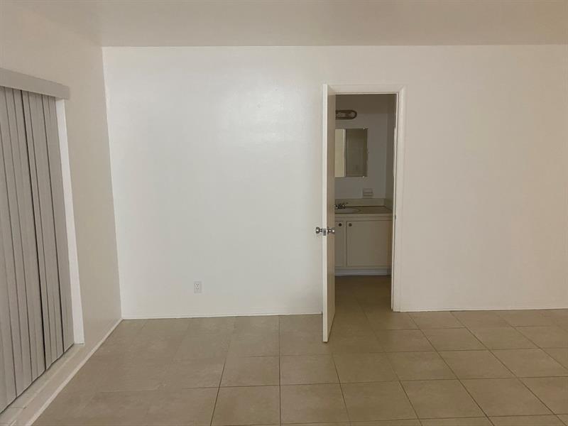 Image 5 of 17 For 4328 6th St  206