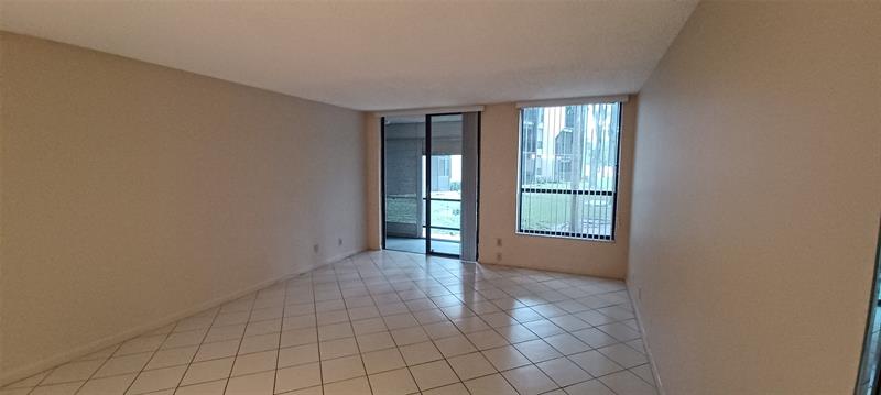Image 3 of 11 For 6751 University Dr  124
