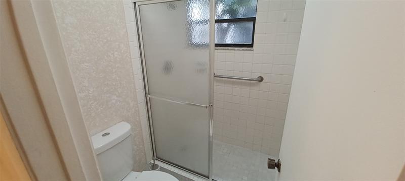 Image 8 of 11 For 6751 University Dr  124