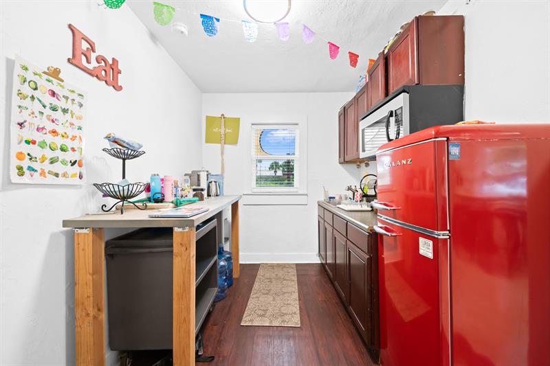 Image 17 of 18 For 746 3rd Ave & Ne 8th St