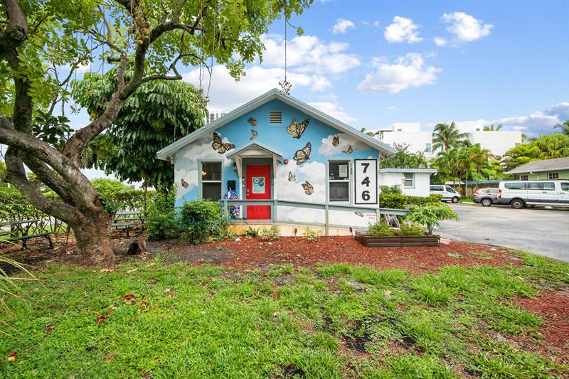 Image 5 of 18 For 746 3rd Ave & Ne 8th St