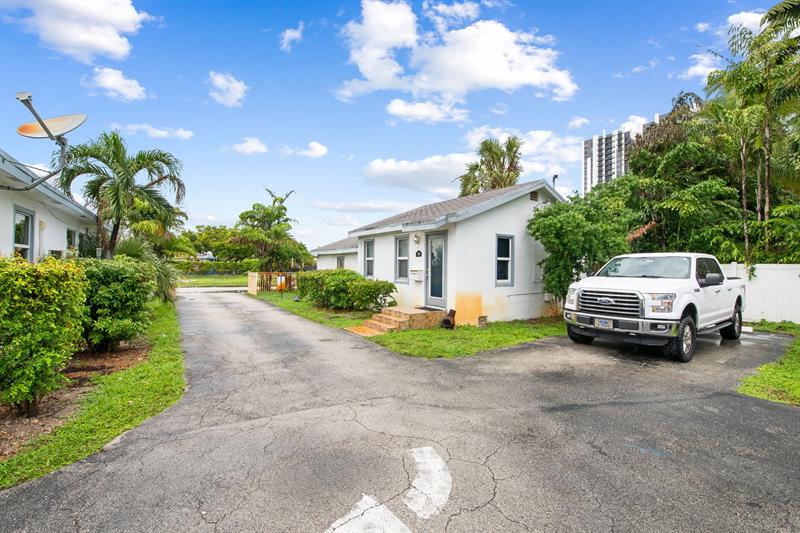 Image 7 of 18 For 746 3rd Ave & Ne 8th St