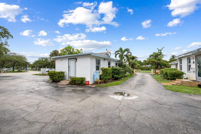 Image 8 of 18 For 746 3rd Ave & Ne 8th St