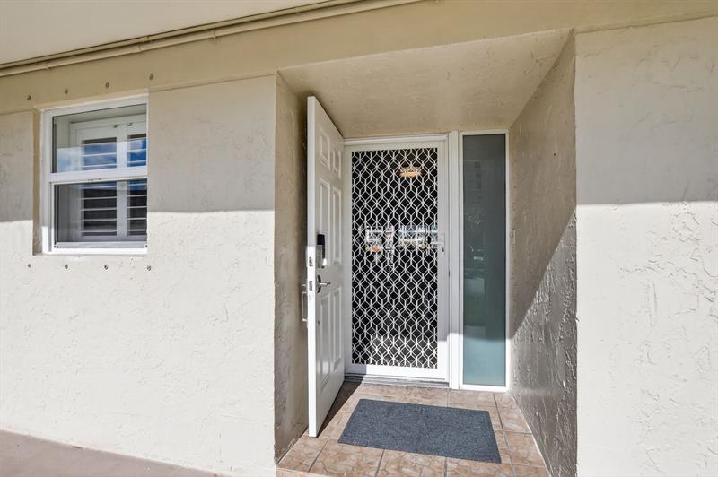 Image 11 of 43 For 1537 Hillsboro Blvd  138