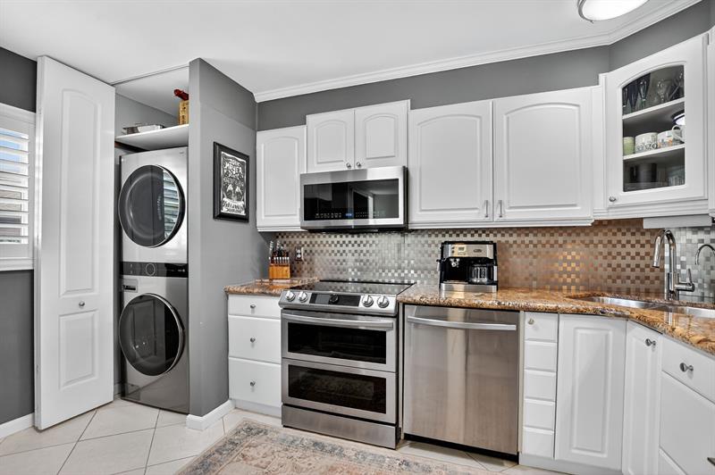 Image 17 of 43 For 1537 Hillsboro Blvd  138