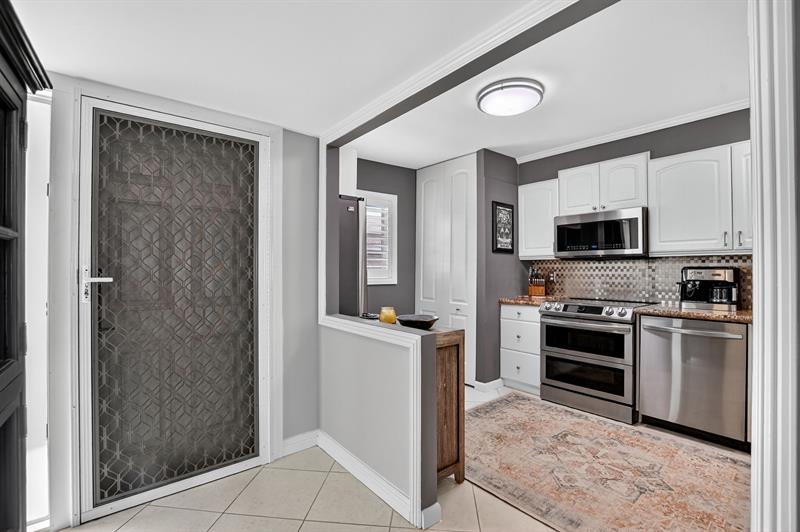 Image 4 of 43 For 1537 Hillsboro Blvd  138