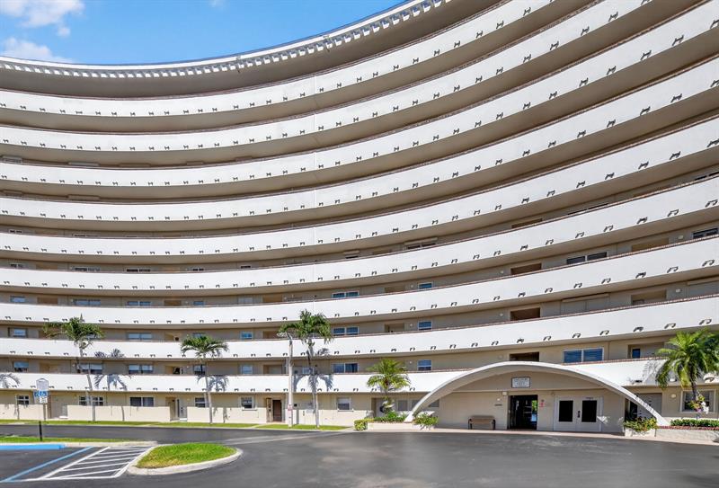 Image 8 of 43 For 1537 Hillsboro Blvd  138