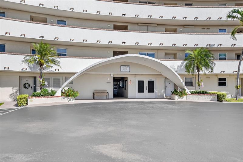 Image 9 of 43 For 1537 Hillsboro Blvd  138