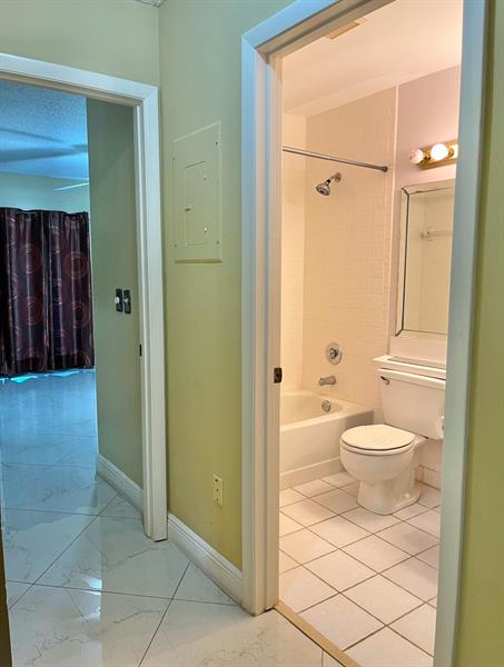 Image 17 of 25 For 809 Sky Pine Way  F