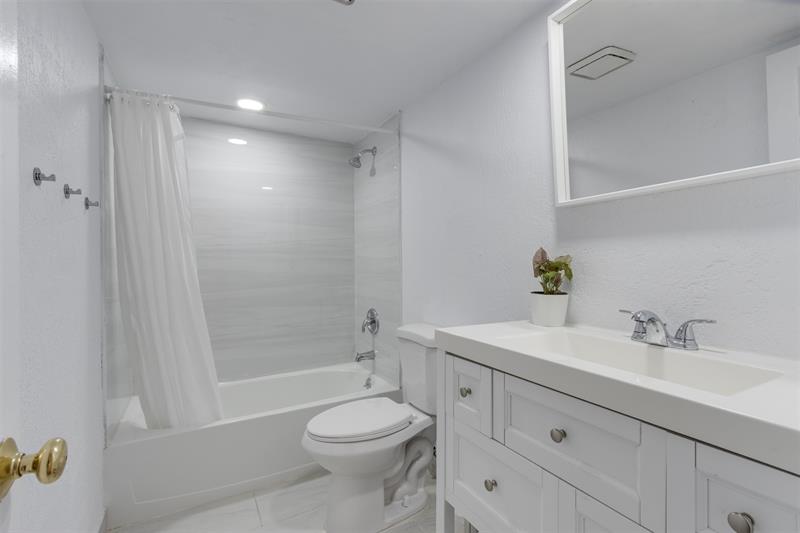 Image 19 of 41 For 7950 11th Ct