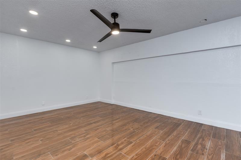 Image 23 of 41 For 7950 11th Ct