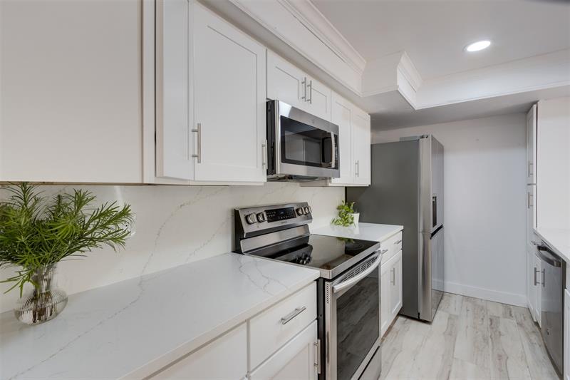 Image 4 of 41 For 7950 11th Ct